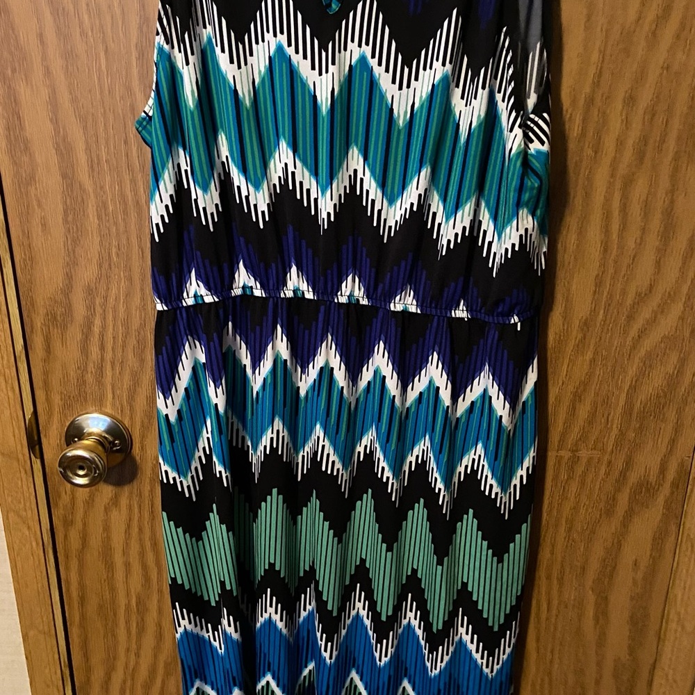 Dress - Picture 3 of 4
